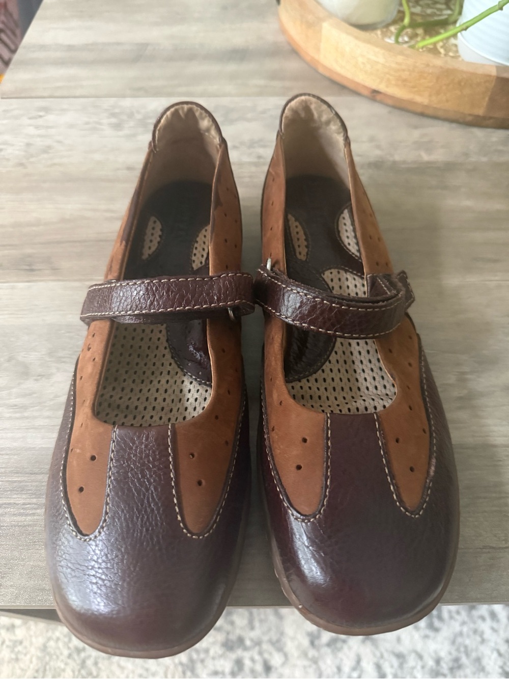 NWOT Born Brown Two-Tone Leather - Suede Mary Jane Flats
